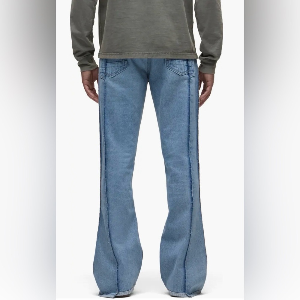 Hudson Walker Reconstruction Kick Flare
Jeans (34) Brand new with tag.